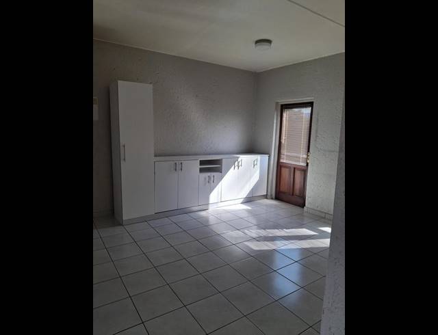 1 BEDROOM PROPERTY TO RENT IN MONTGOMERY PARK